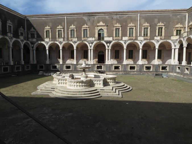 (111) Complesso Monastico - Chiostro di Ponente